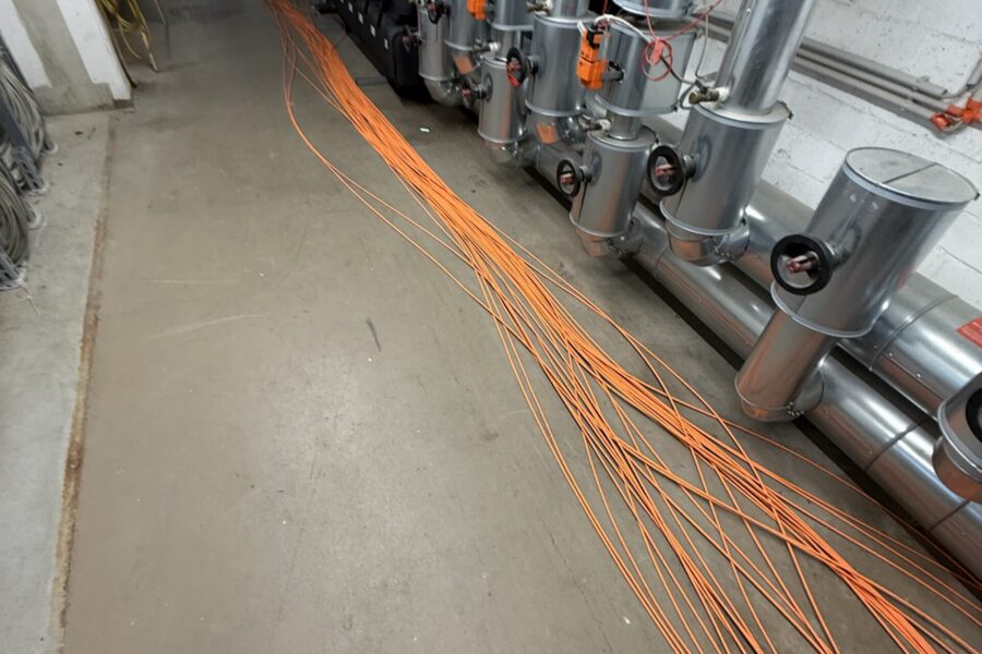 Orange Datenleitungen für ein Gefahrenmanagementsystem in Münster